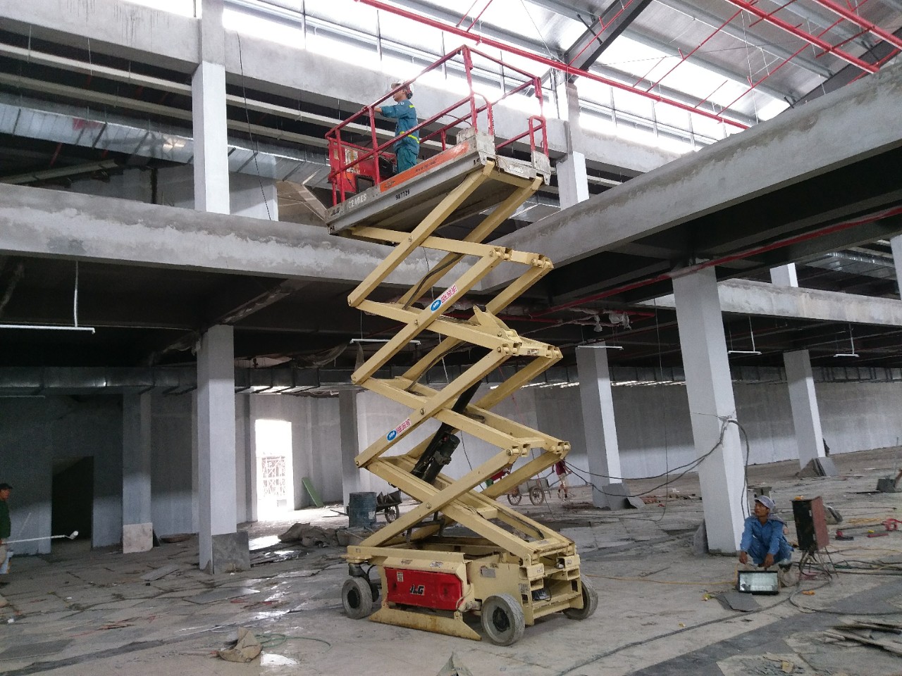 Xe nâng người MH thi công công trình chợ Trung tâm Việt Trì, Phú Thọ Xe nâng người MH thi công công trình chợ Trung tâm Việt Trì, Phú Thọ