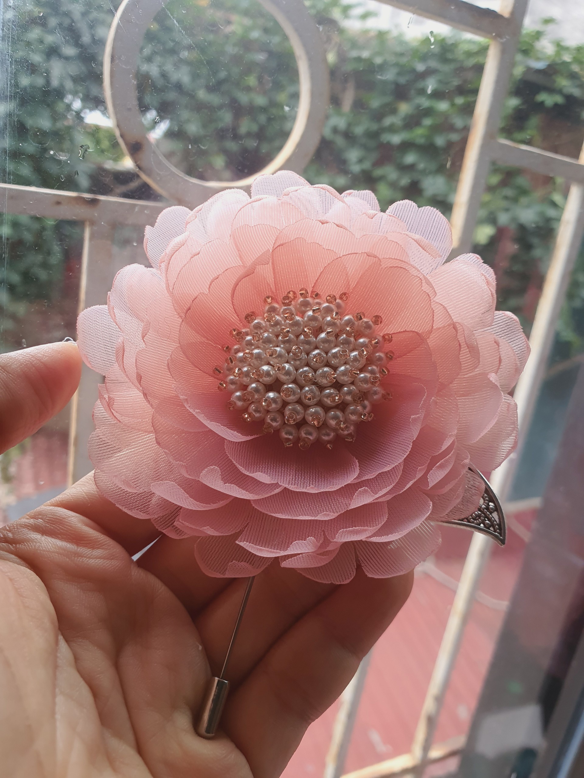 Hoa cài áo Cỏ handmade (mẫu đơn voan)