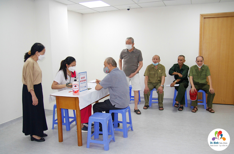 Hoạt động thăm khám, chăm sóc sức khỏe miễn phí cho các cựu chiến binh phường Phạm Đình Hổ