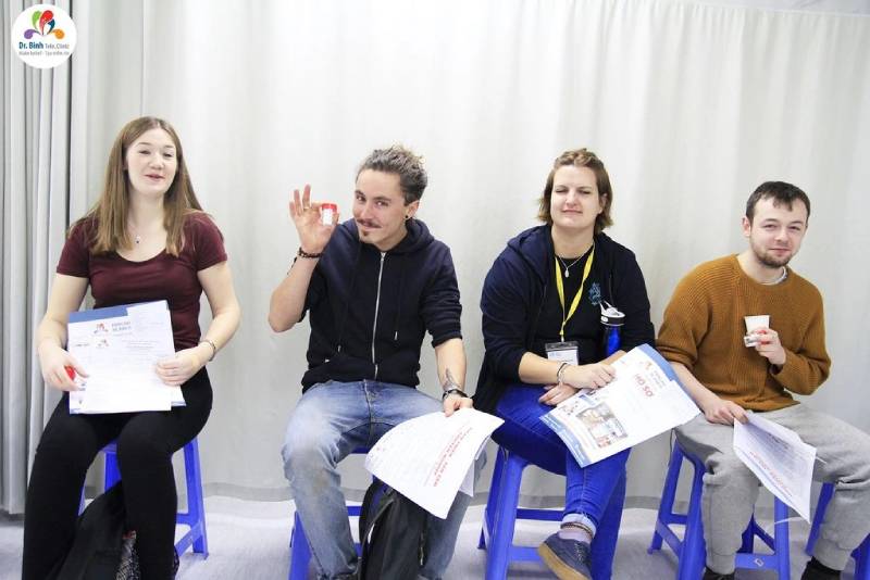 Khách hàng tới khám sức khỏe tổng quát làm Work Permit tại PKĐK Dr. Binh