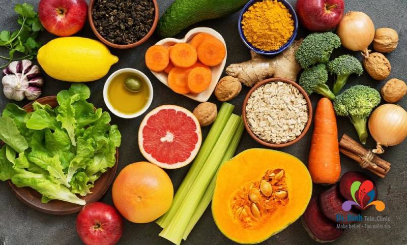 Điều chỉnh chế độ ăn cung cấp đủ dinh dưỡng là cách chữa mắt loạn thị bằng phương pháp tự nhiên hiệu quả