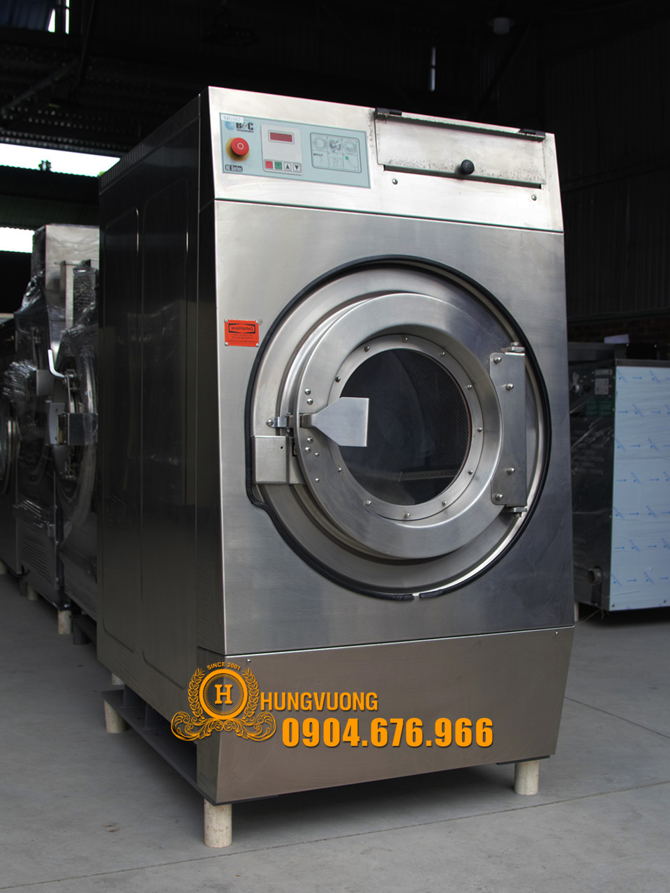 Mặt nghiêng máy giặt công nghiệp B&C 27kg, chân cố định, biến tần, Mỹ