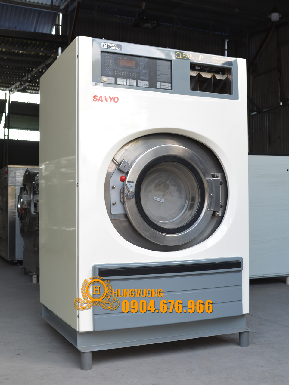 Mặt nghiêng máy giặt công nghiệp SANYO SCW 5180, 18kg, chân chống rung, biến tần, Nhật Bản
