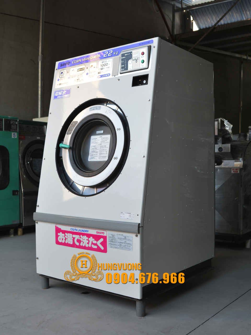Mặt bên máy giặt công nghiệp SANYO SCW 5224C, 22 kg, chống rung, biến tần, Nhật