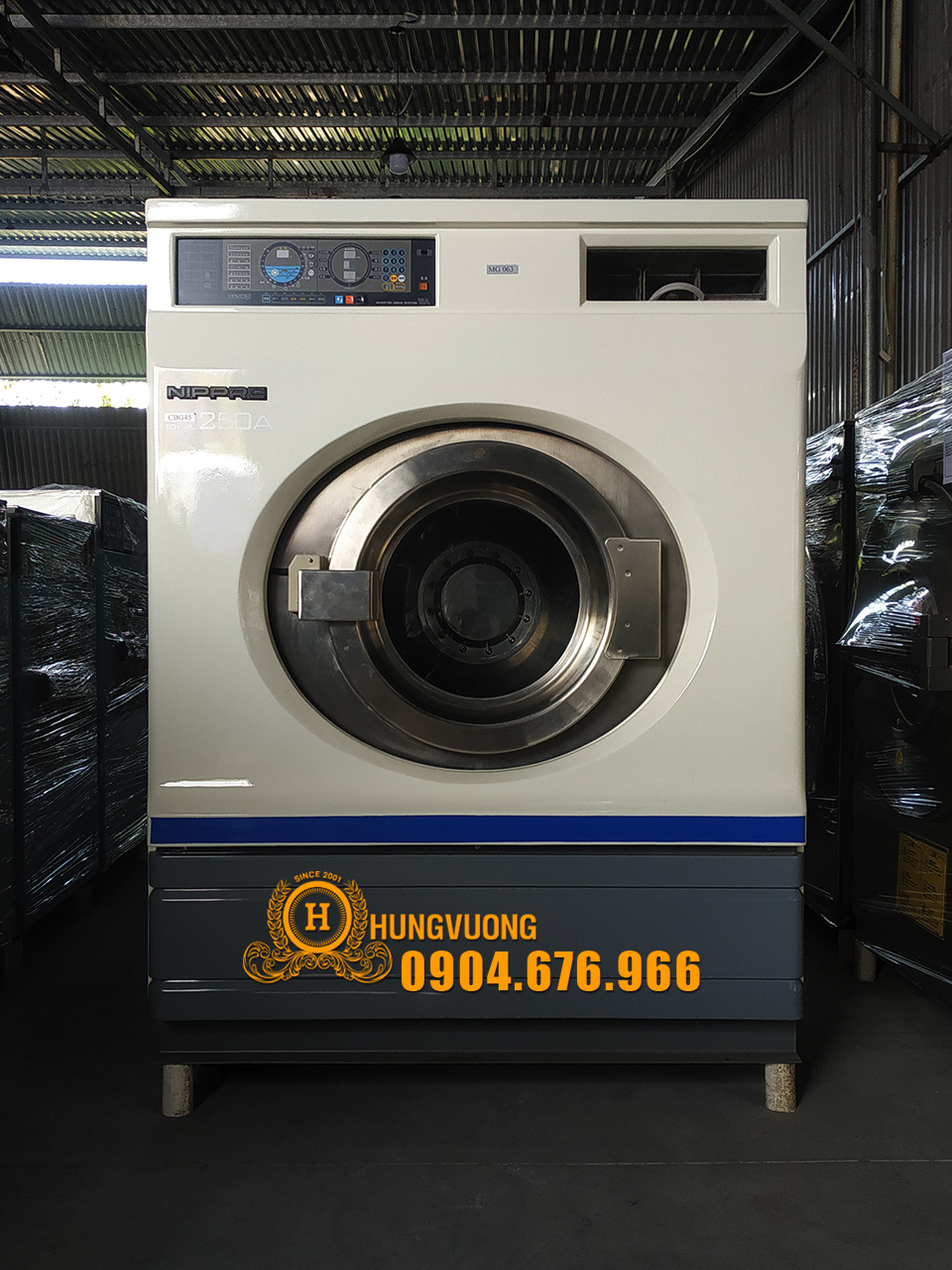 Mặt trước máy giặt công nghiệp Nhật Bản NIPPRE IDEAL 250A, 25kg, chân chống rung, biến tần