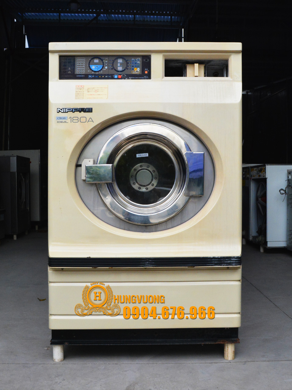 Mặt trước máy giặt công nghiệp NIPPRE, 18kg, chân chống rung, biến tần, Nhật Bản