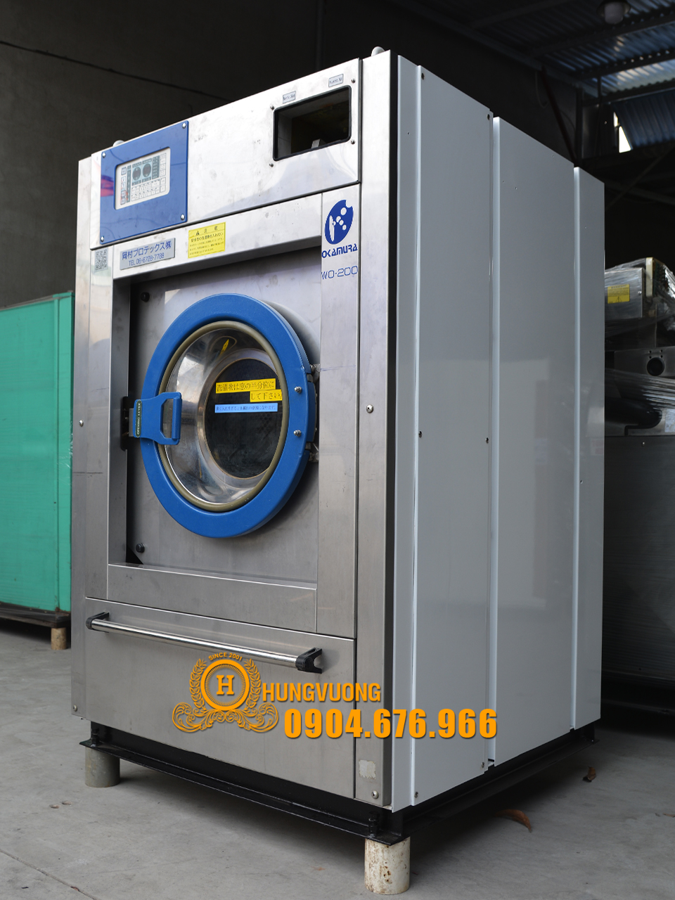 Mặt bên máy giặt công nghiệp OKAMURA WO 200, 20kg, chân chống rung, biến tần, Nhật Bản
