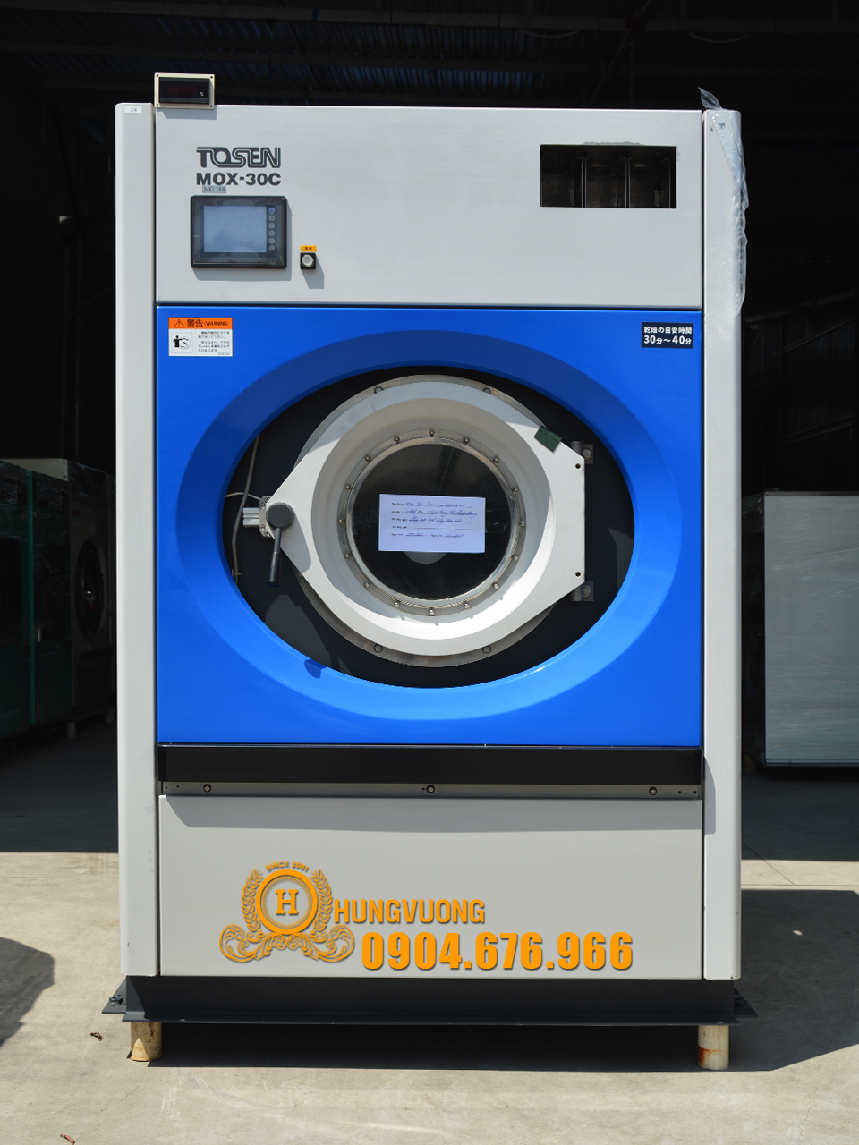 Mặt trước máy giặt công nghiệp TOSEN MOX30C, 30kg, chân chống rung, biến tần, Nhật