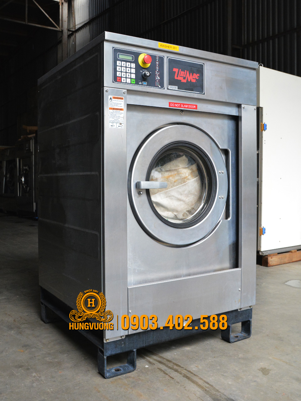 Mặt bên máy giặt công nghiệp UNIMAC UX055LB, 23kg, chân chống rung, biến tần, Mỹ