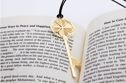 Quà tặng bookmark đẹp cho bạn bè