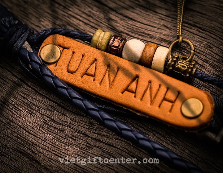 đồng hồ vòng tay có thể khắc tên theo ý thích của bạn