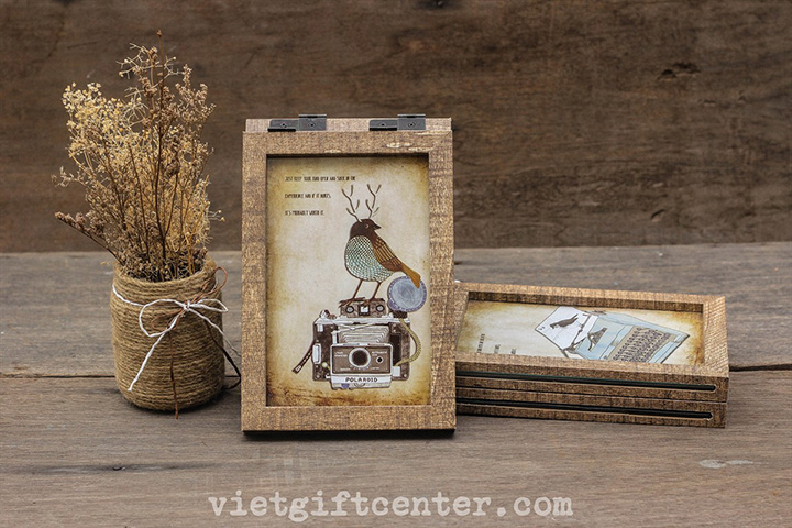 Chiếc khung ảnh Vintage mộc mạc sẽ là món đồ chàng yêu thích ngay khi nhìn