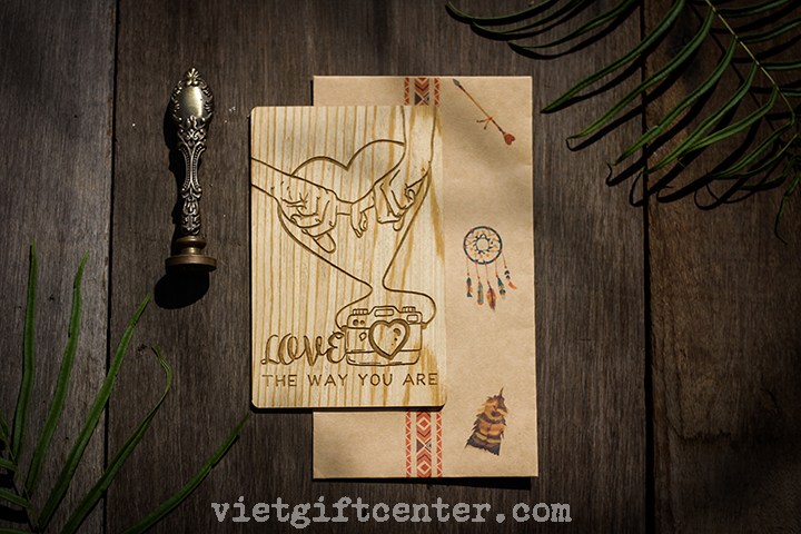 Chiếc thiệp gỗ tình yêu cực mộc, cực chất!