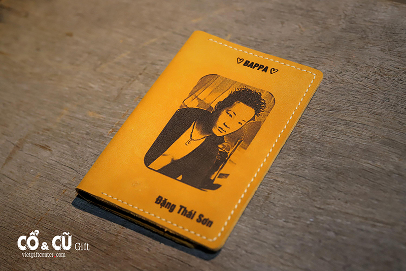 passport cover da thật khắc hình