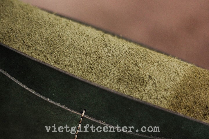 ví passport khắc lazer rêu xanh