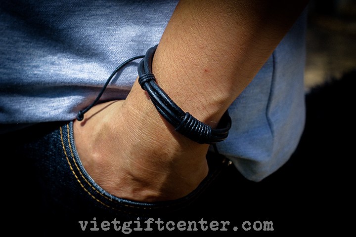 sản phẩm da chắc chắn, bền bỉ, dùng cho cả nam lẫn nữ