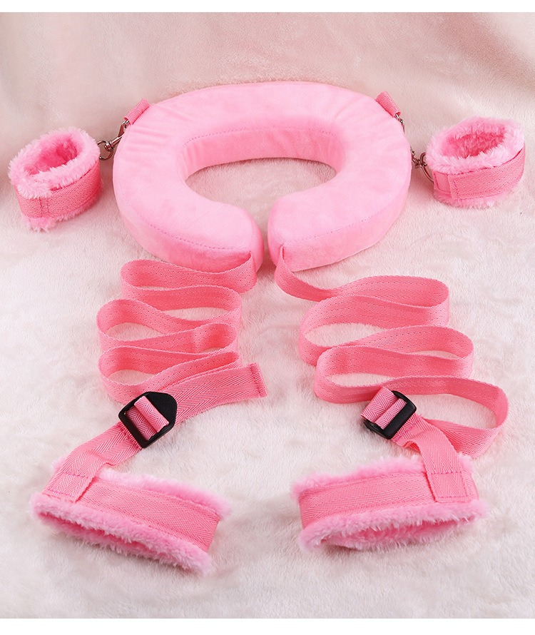 Đồ chơi bạo dâm gối bông khoá tay chân