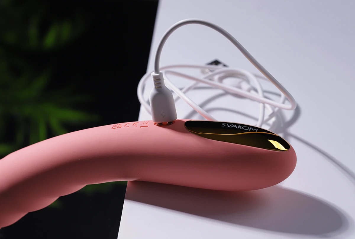 Sextoy Cho Nữ Rung Thụt Svakom Ava Neo -