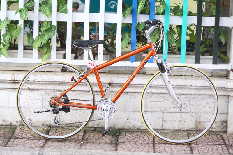 Xe đạp Touring Nhật bãi Giant Cross 3000 đến từ Taiwant