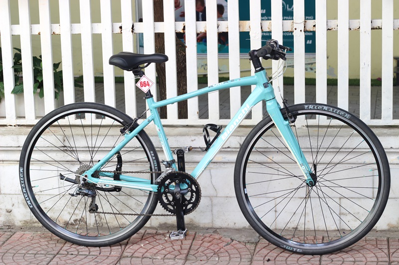 Xe đạp thể thao Touring Nhât bãi BIANCHI ROMA III DẾN TỪ ITALIA