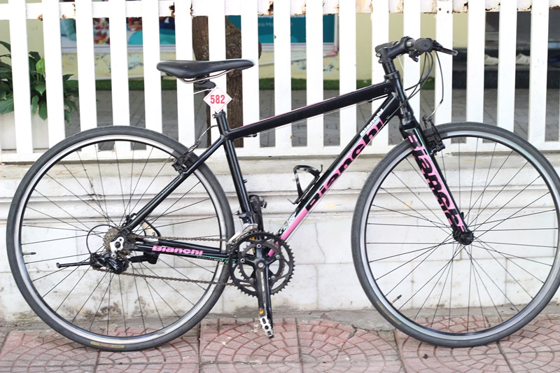Xe đạp thể thao Touring Nhât bãi BIANCHI ROMA II DẾN TỪ ITALIA