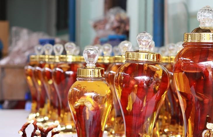 Ngâm Rượu Linh Chi