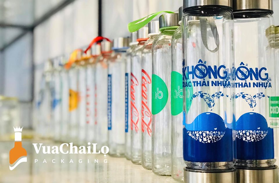 Chai nước thủy tinh in logo tại các cơ quan 