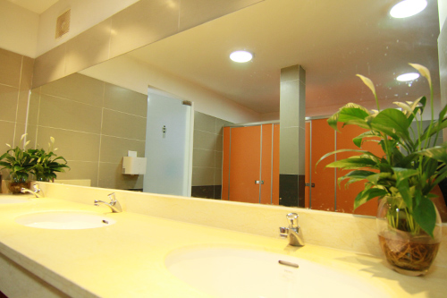 ve sinh phòng vệ sinh