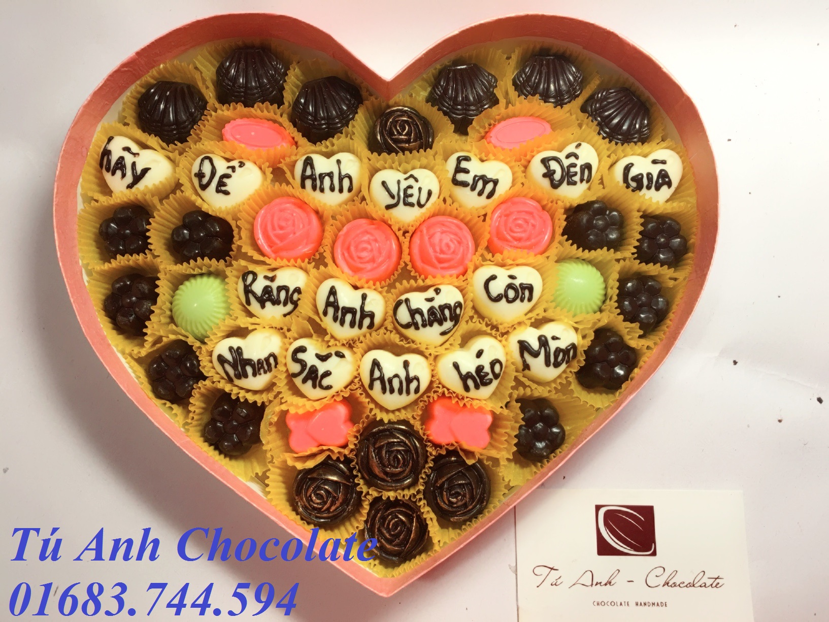 Bán buôn socola valentine cùng hoa hồng giá rẻ