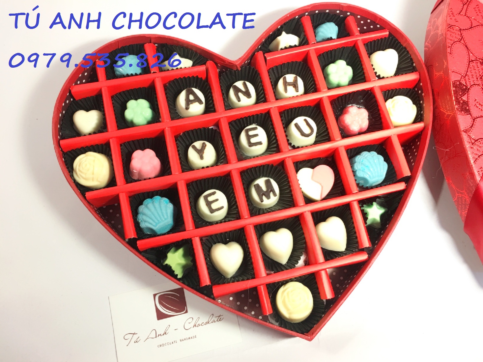 Hộp socola valentine hình tim 27 ngăn