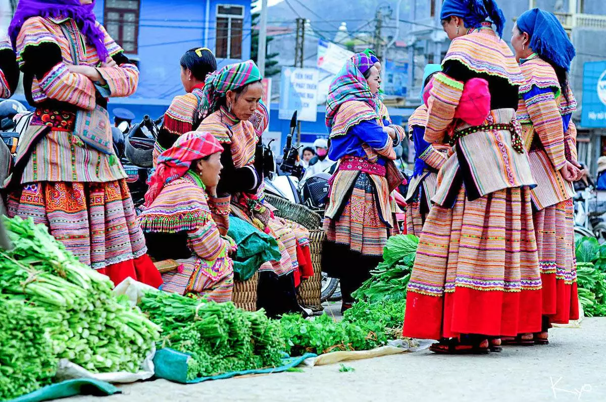 Chợ phiên đồng văn