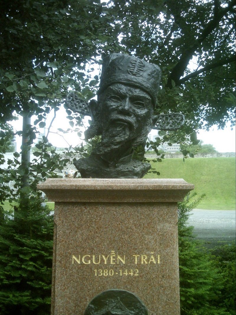 tượng nguyễn trãi