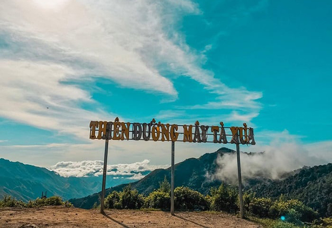 NGÀY 01: HÀ NỘI – PHÙ YÊN – HỒ SUỐI CHIẾU (Ăn sáng,trưa, tối)