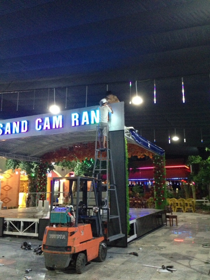 led-full-f8d12-quang-cao
