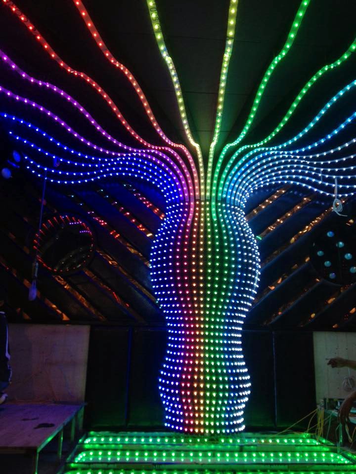 Cột tường bạch tuộc dùng mạch led karaoke