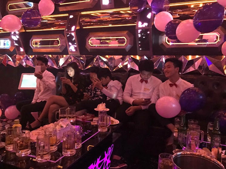 thiet-ke-noi-that-karaoke-cong-nghe-led-3