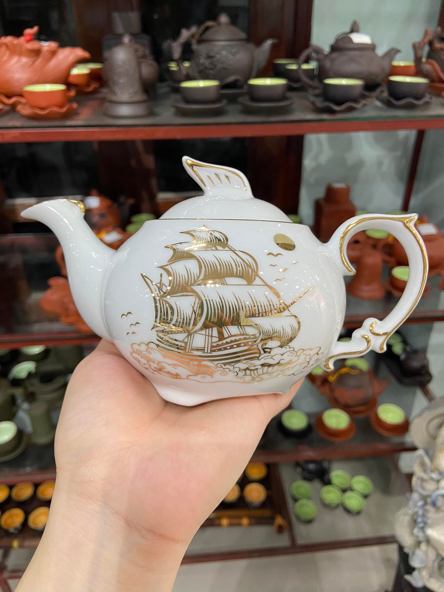 Bộ trà ba chân Công thuyền buồm vàng kim