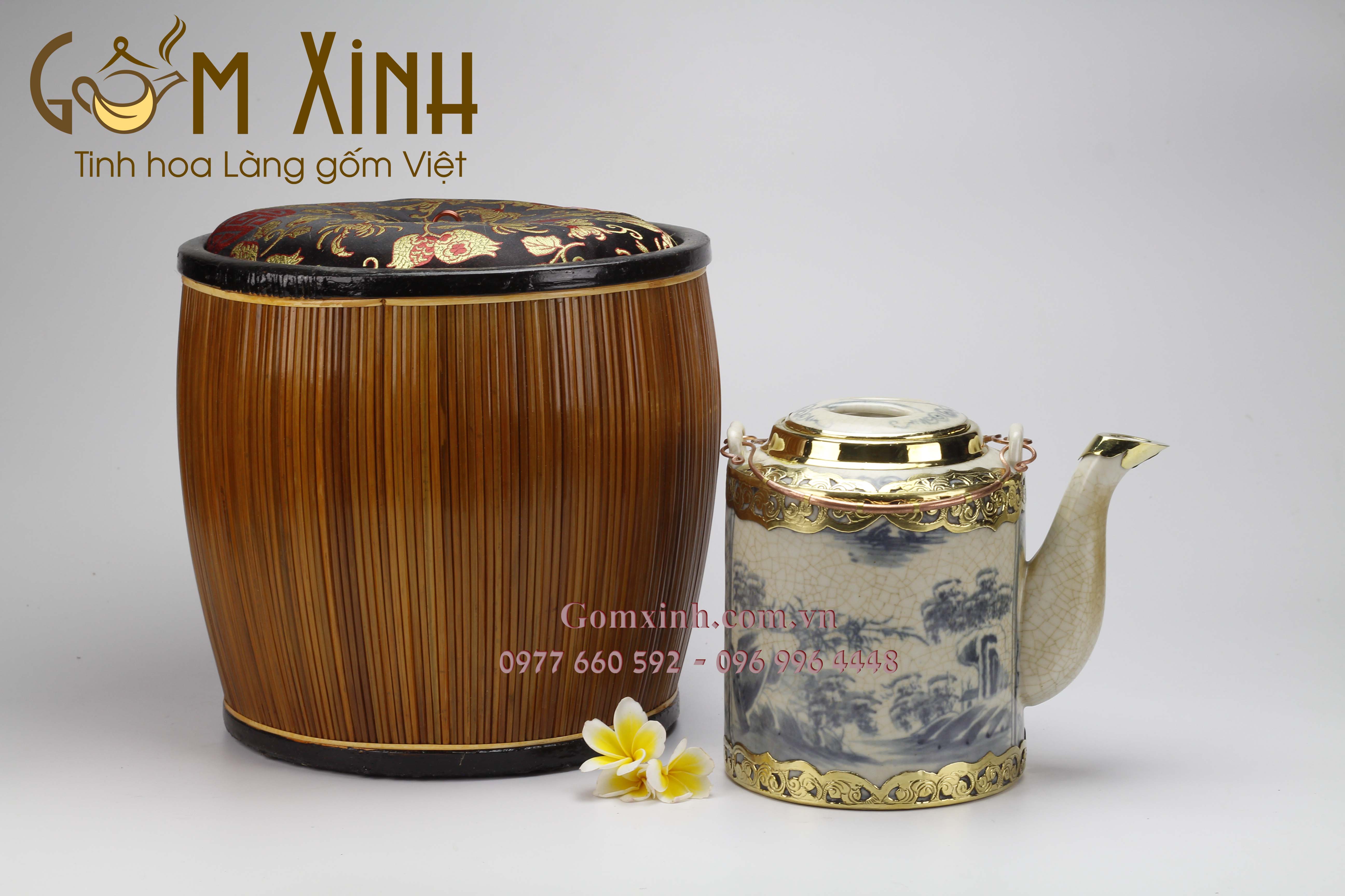 Bao ủ ấm kèm ấm tích 1.5 lít men rạn giả cổ bọc đồng