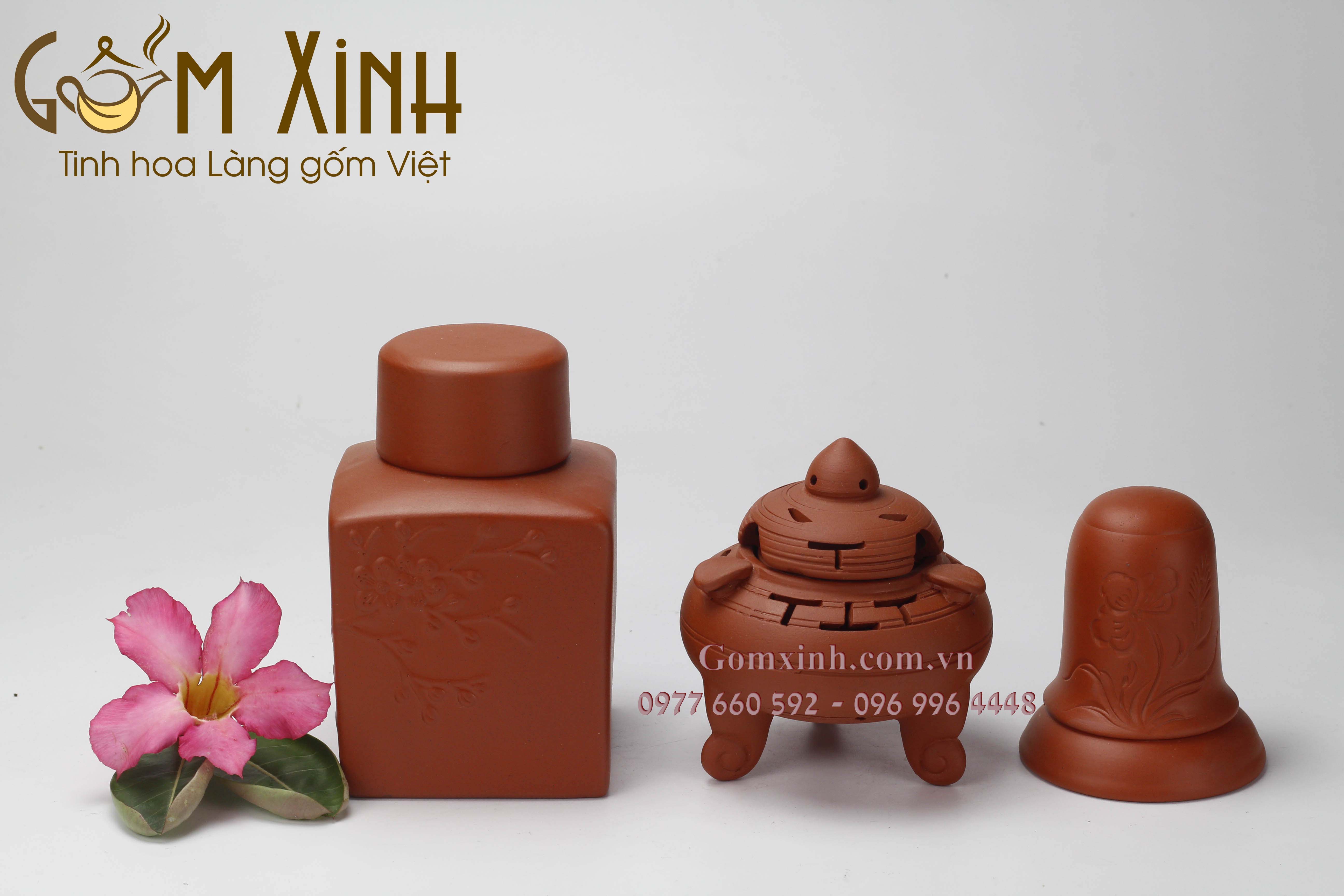 Bộ trà nâu đỏ hoa văn đắp nổi kèm phụ kiện