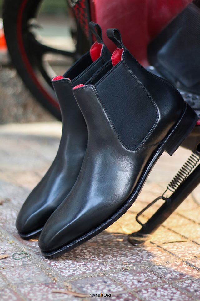 CHELSEA BOOTS