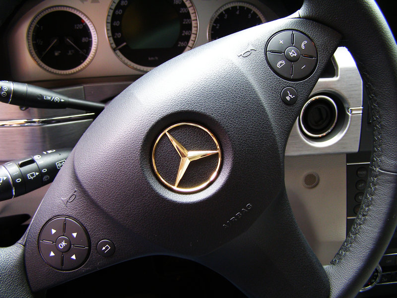 Vô lăng mạ vàng