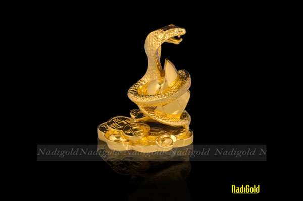 Tượng rắn mạ vàng