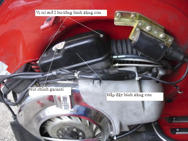 Bắt bệnh bình xăng con Vespa cổ Bắt bệnh bình xăng con Vespa cổ