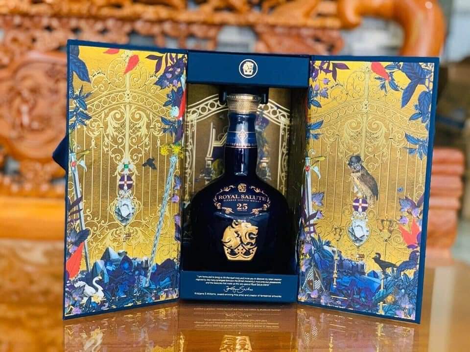 RƯỢU CHIVAS 25 CHAI SỨ