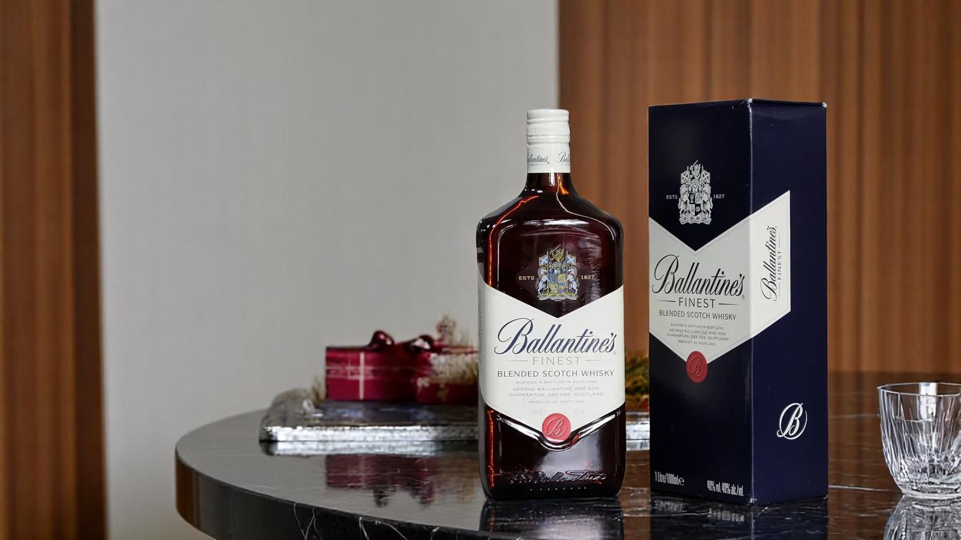 Quà tặng rượu Ballantines Finest 1 lít