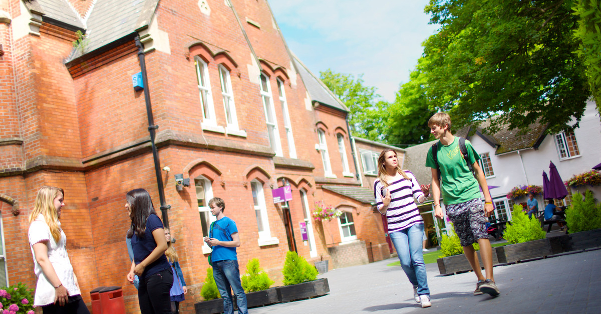 Hoc-du-bi-dai-hoc-anh-quoc-1