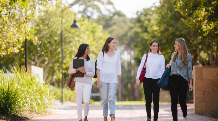 Hoc-bong-dai-hoc-uc-3