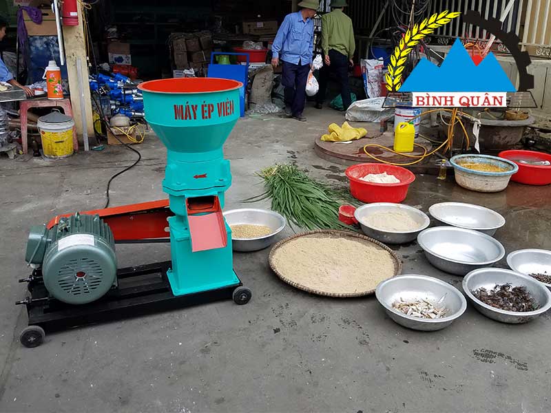 máy ép cám viên trục đứng