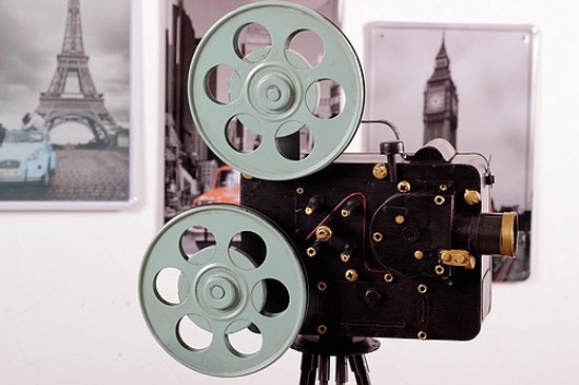 May chieu phim co xua