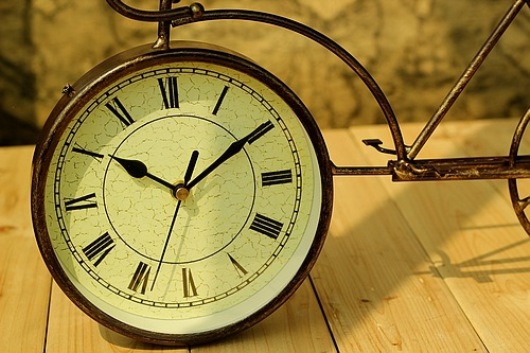 Đồng hồ để bàn đẹp